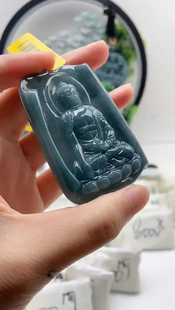 翡翠未镶嵌颈饰阿弥陀佛