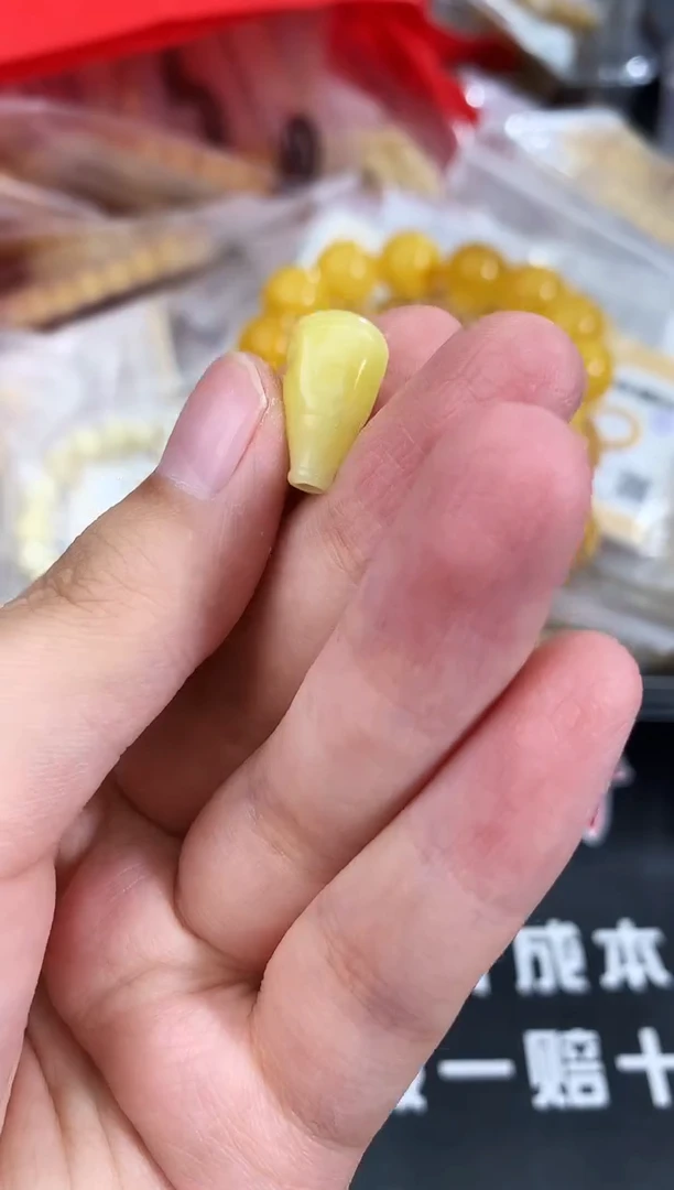 蜜蜡未镶嵌珠宝奇石261
