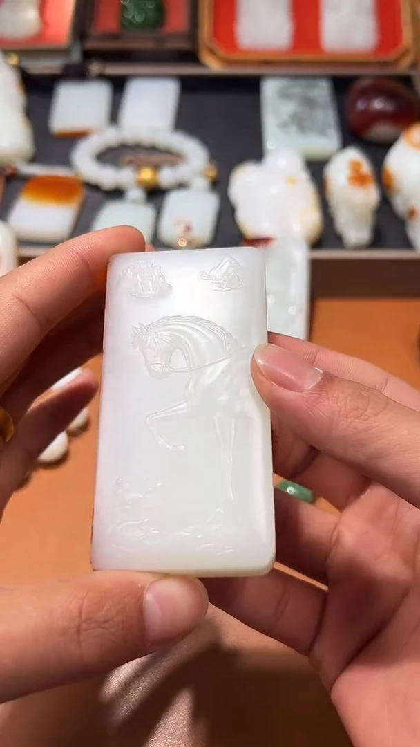 未镶嵌和田玉把件无****。和田玉