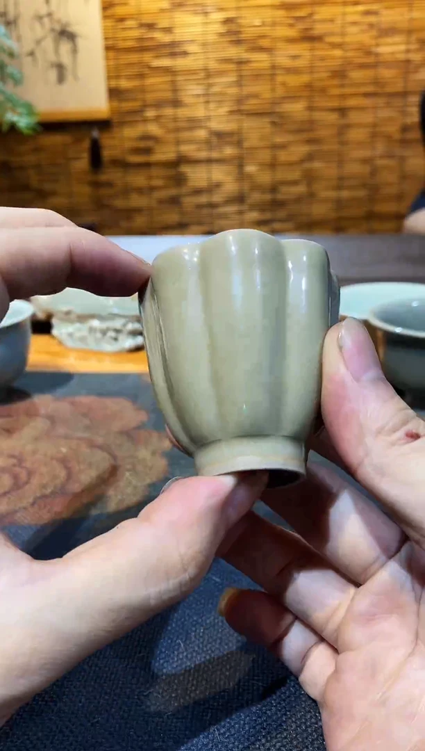 【 山隐青瓷】龙窑柴烧花口杯 30cc