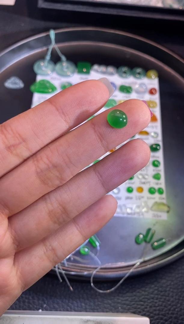 翡翠挂件未镶嵌蛋