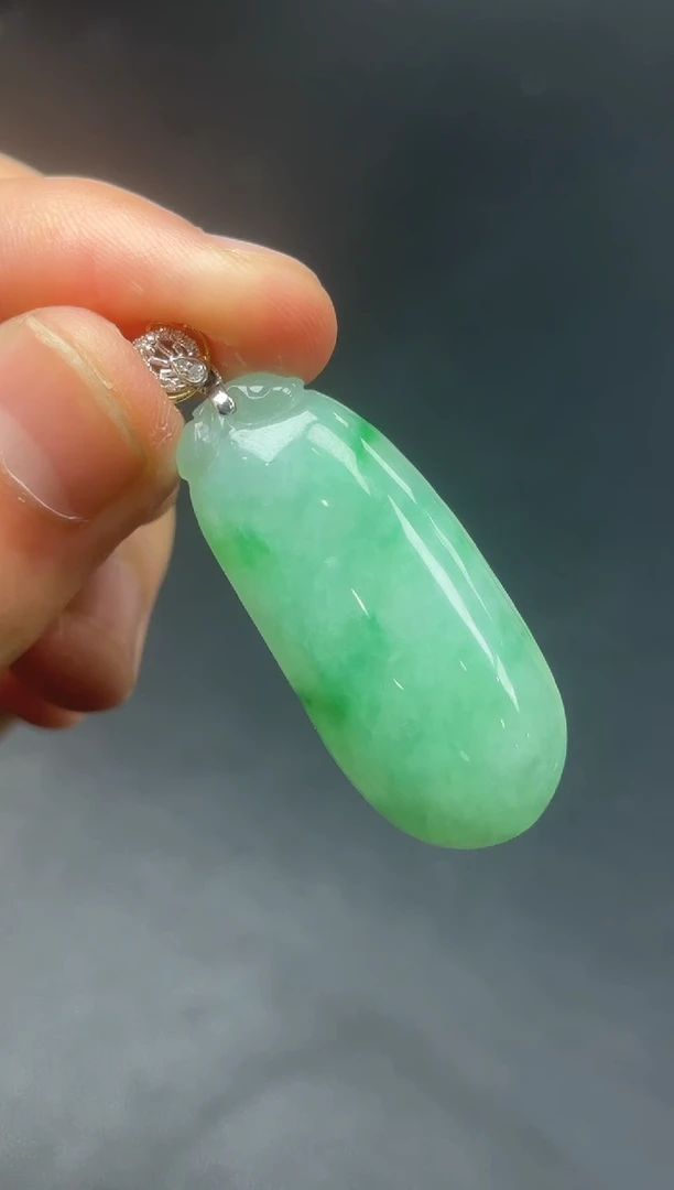 18K金镶嵌挂件翡翠福瓜