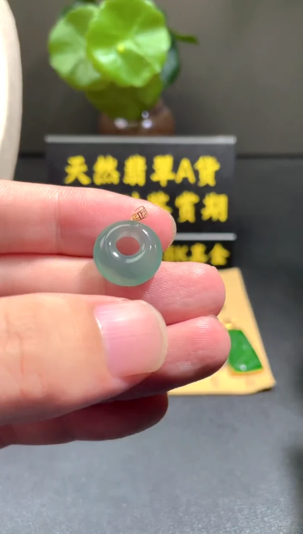 颈饰18K金镶嵌翡翠翡翠A货