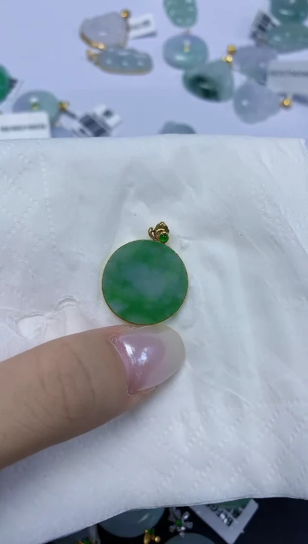 翡翠18K金镶嵌颈饰天然缅甸翡翠A货