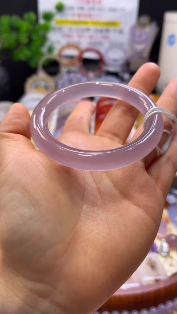 玛瑙/玉髓手镯未镶嵌不同角度不同光线色不同