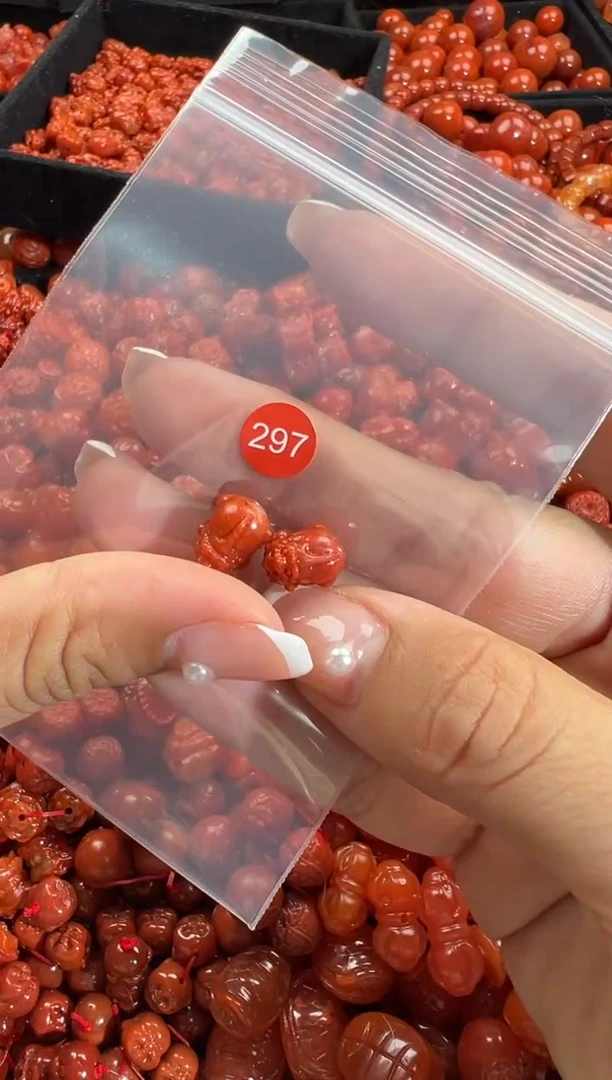 颈饰未镶嵌南红玛瑙1