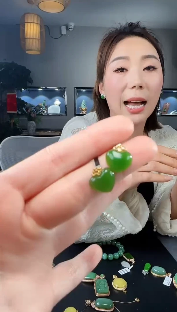 【闪购商品】和田玉吊坠(不含链)18K金镶嵌多样性发货拍一发一