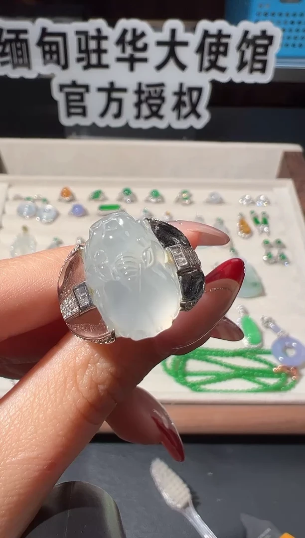 18K金镶嵌戒指翡翠 缅甸珠宝严选