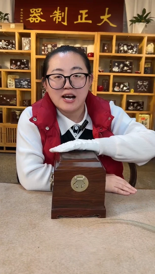 红酸枝木类成套家具大红酸枝 全独板官印箱16*16*17.5