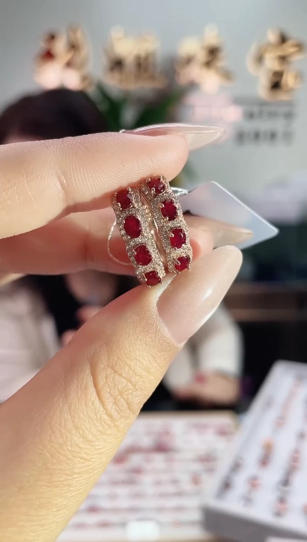 银S925镶嵌耳饰红宝石耳扣