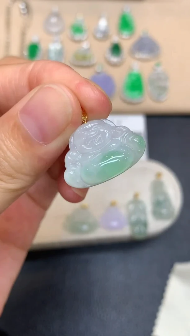 颈饰18K金镶嵌翡翠佛公【无服务费