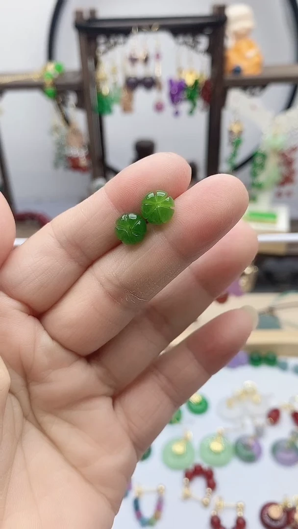 14K金镶嵌石英质玉（天山翠）耳钉111
