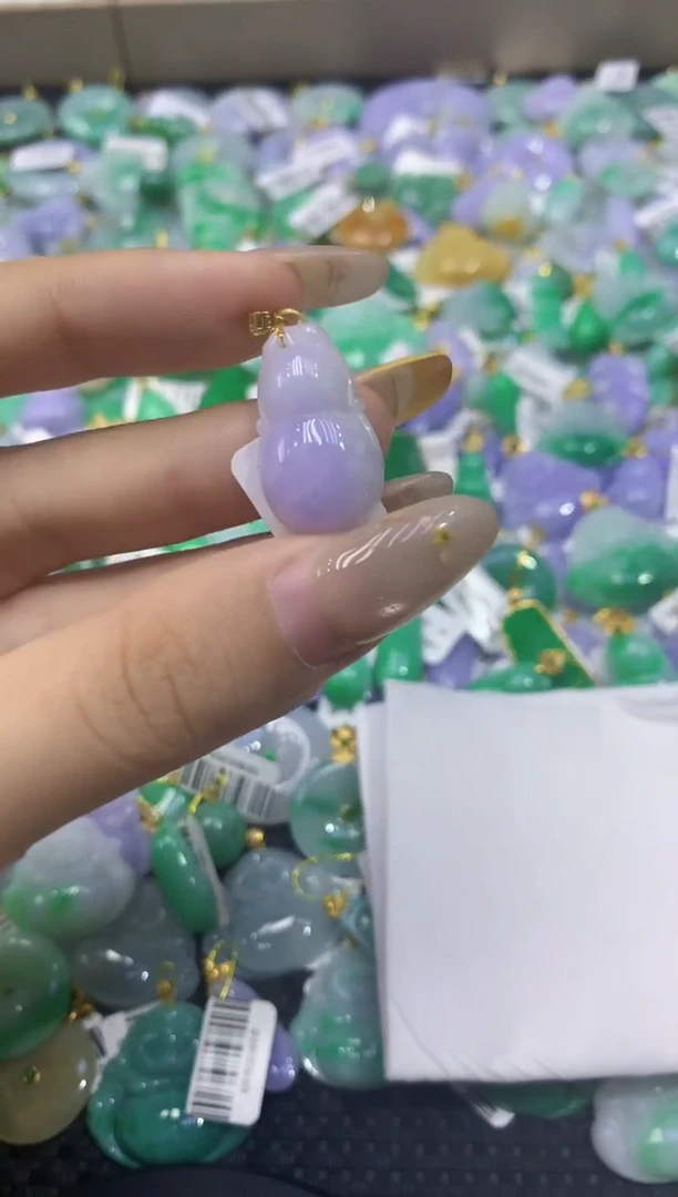 颈饰18K金镶嵌翡翠天然缅甸翡翠A货