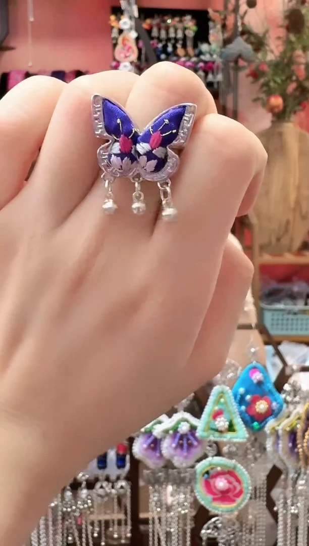 织绣云织谣民族风精美饰品  205