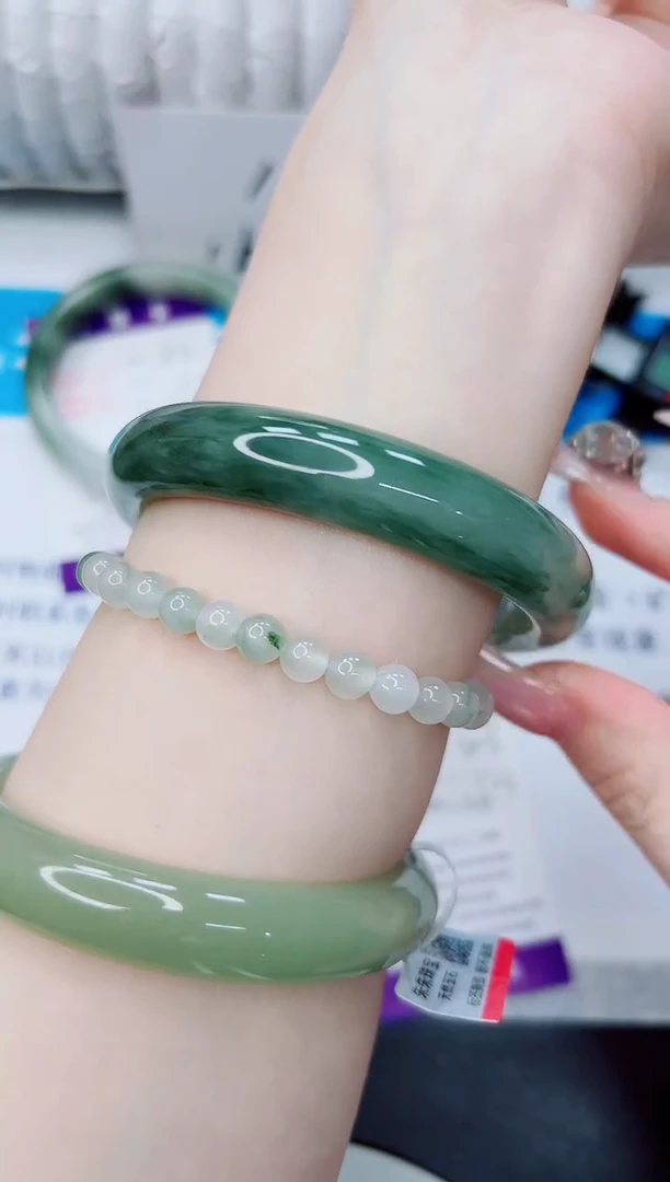 石英质玉手镯未镶嵌84/60.5