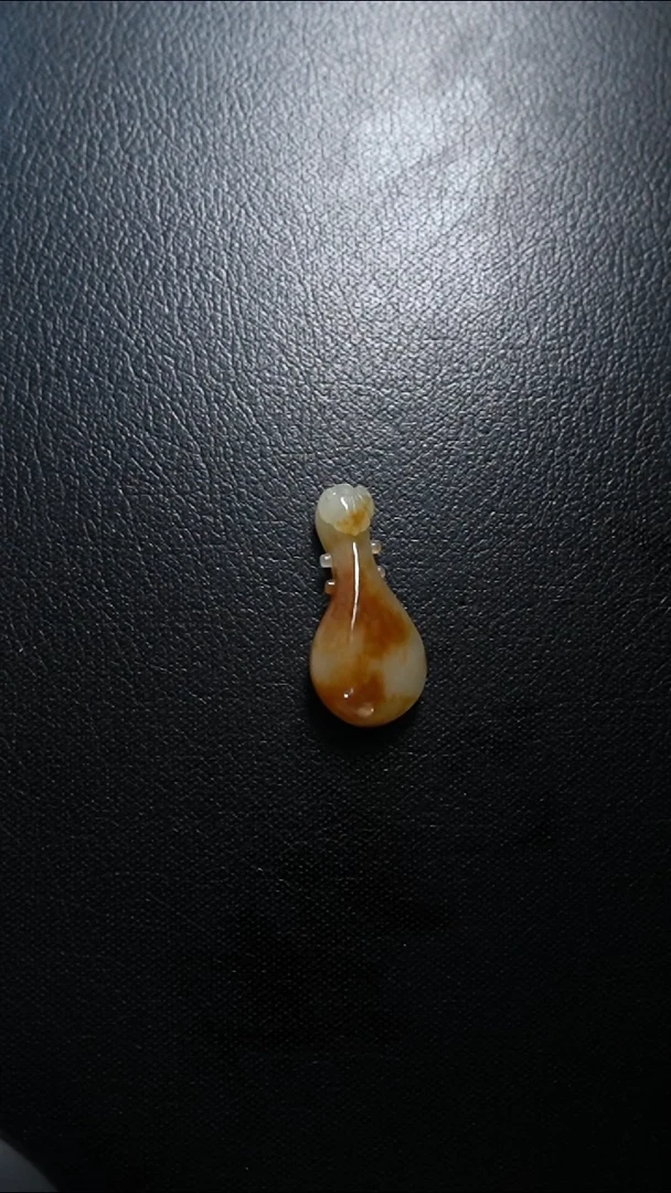 颈饰未镶嵌和田玉吊坠