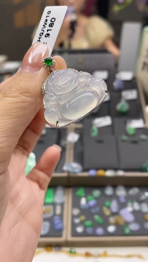 颈饰18K金镶嵌翡翠佛公