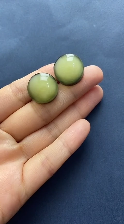 裸石琥珀未镶嵌耳钉