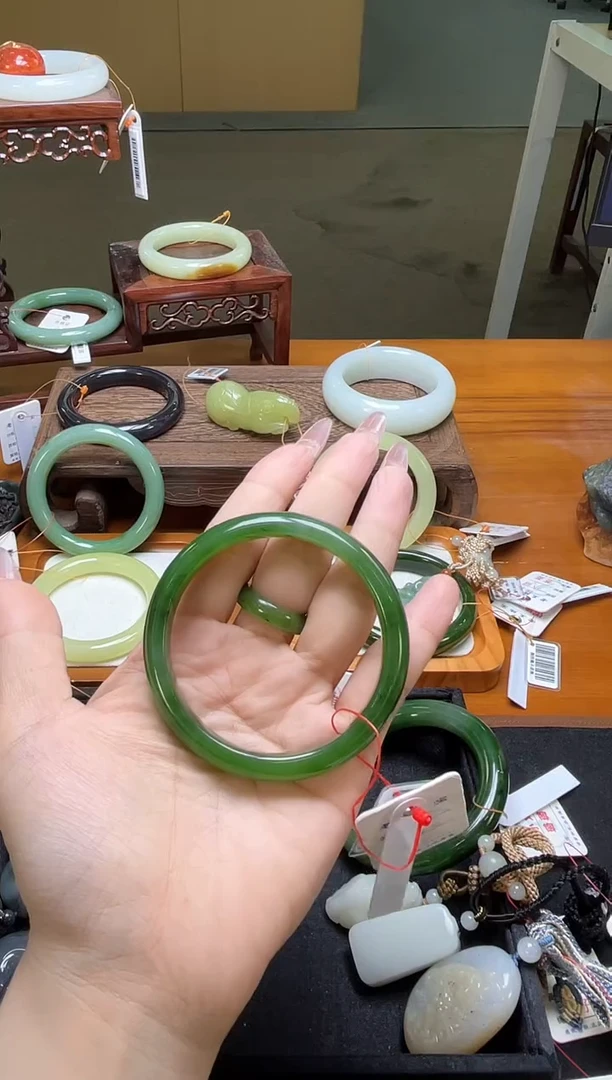 未镶嵌手镯和田玉俄七碧玉 57+圈