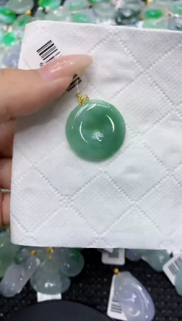 翡翠18K金镶嵌颈饰111111111111