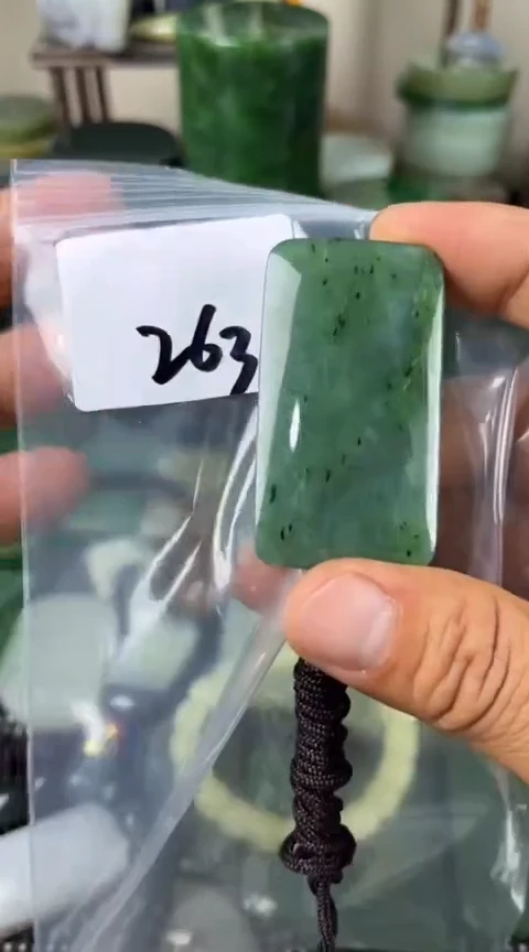 和田玉未镶嵌珠宝半成品牌子