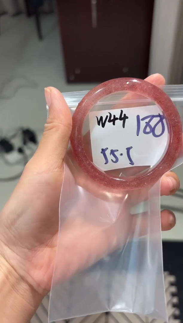 水晶手镯未镶嵌问***问W44