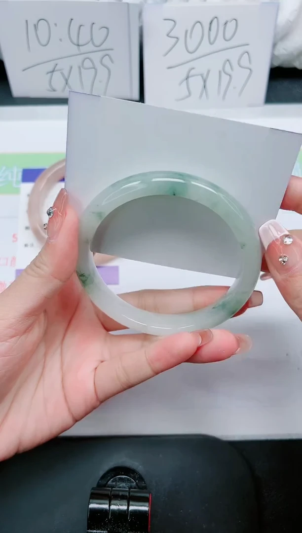 【闪购商品】石英质玉手镯未镶嵌36