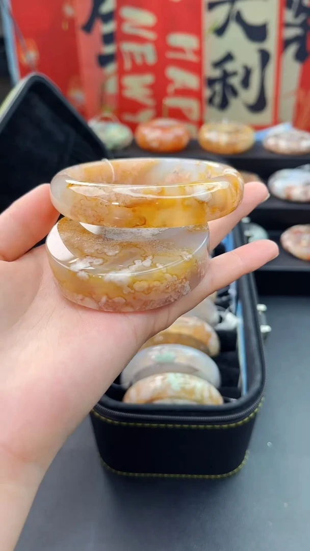 【闪购商品】石英质玉手镯未镶嵌赠送镯心（圈口63