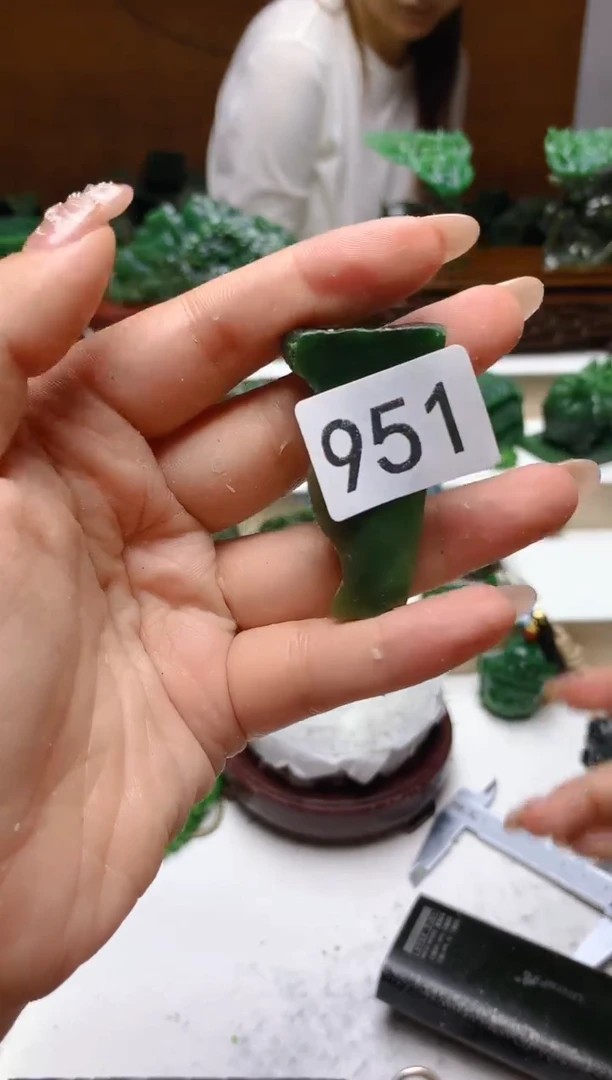 未镶嵌和田玉（碧玉）珠宝半成品1