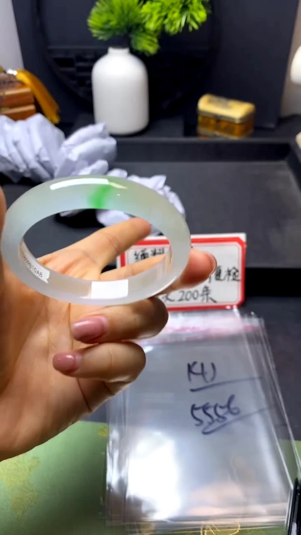 时尚女款缅料手镯141