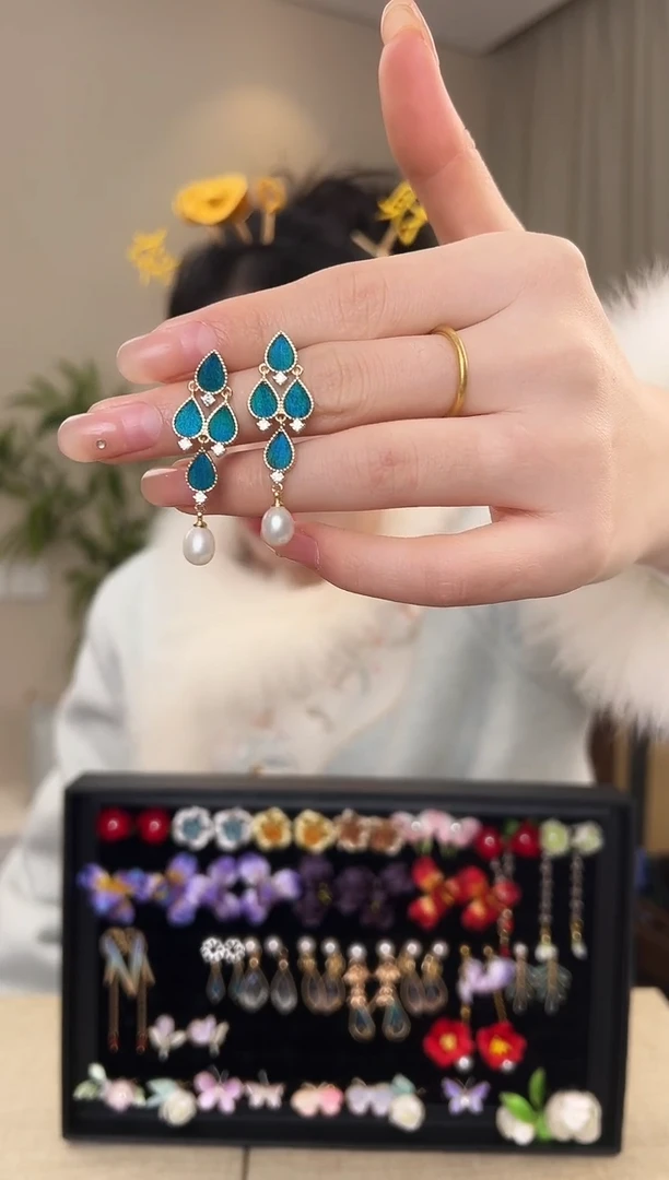 刺绣仿点翠水滴样式耳钉