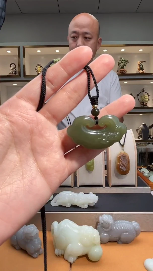 颈饰未镶嵌和田玉苏