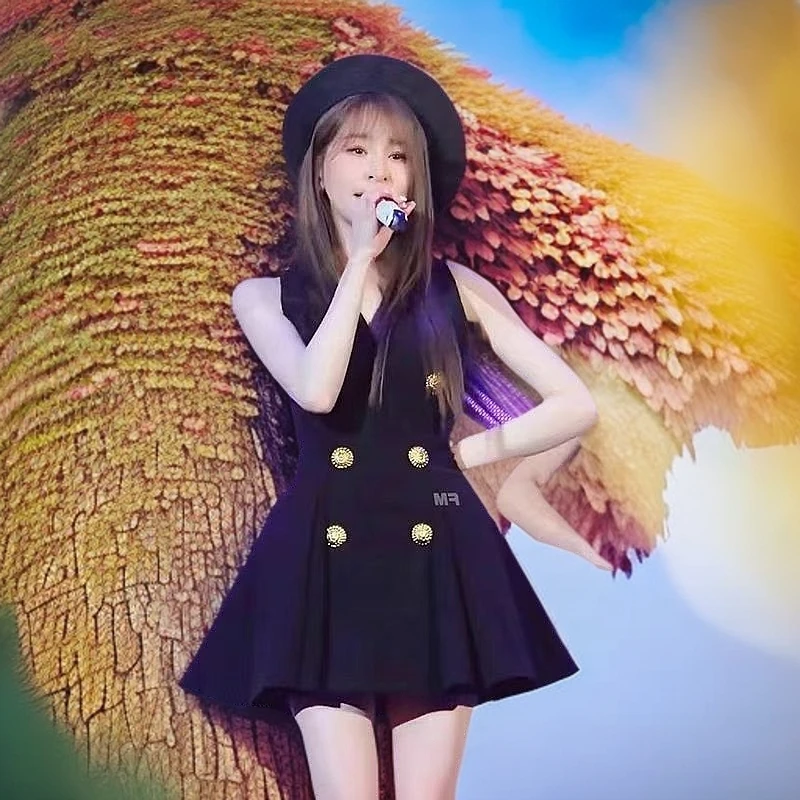 王心凌同款超显瘦公主短款小黑裙2025小香风夏季双排扣无袖连衣裙