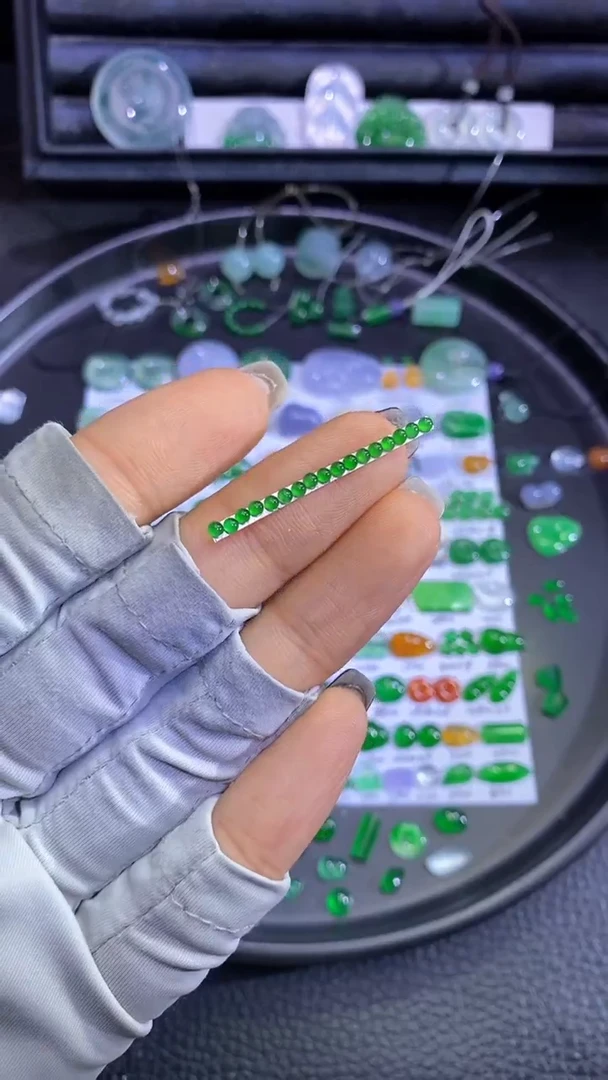 未镶嵌挂件翡翠蛋面