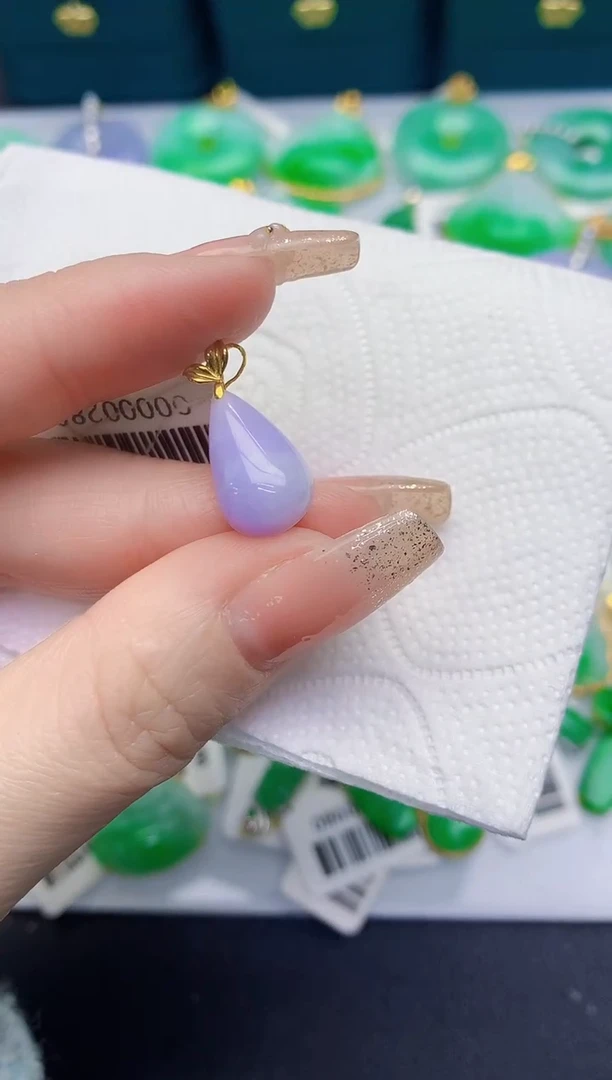 颈饰18K金镶嵌翡翠缅甸天然翡翠A货