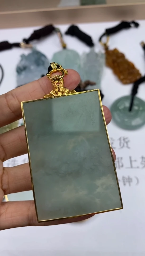 18K金镶嵌挂件翡翠303206   多人