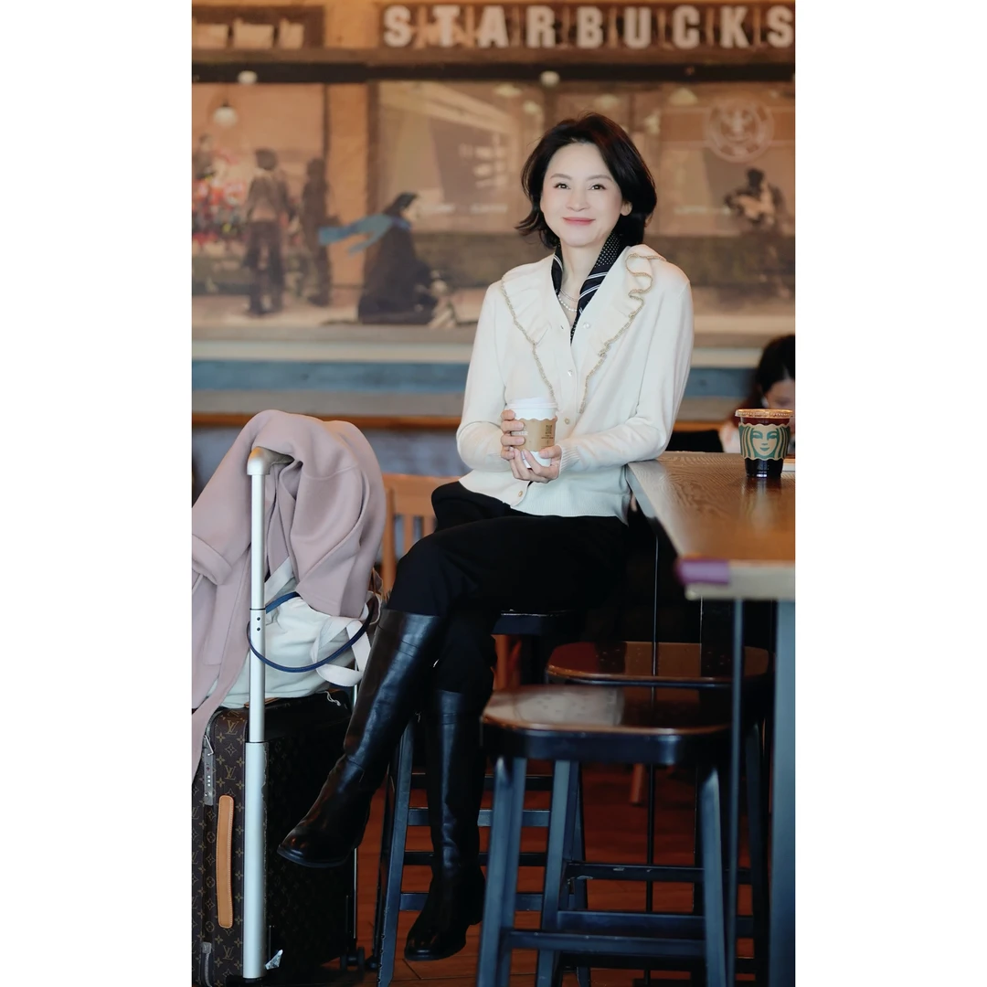 Ruien.Co 温柔女神 100chao柔澳毛321g荷叶边金丝v领秋针织开衫