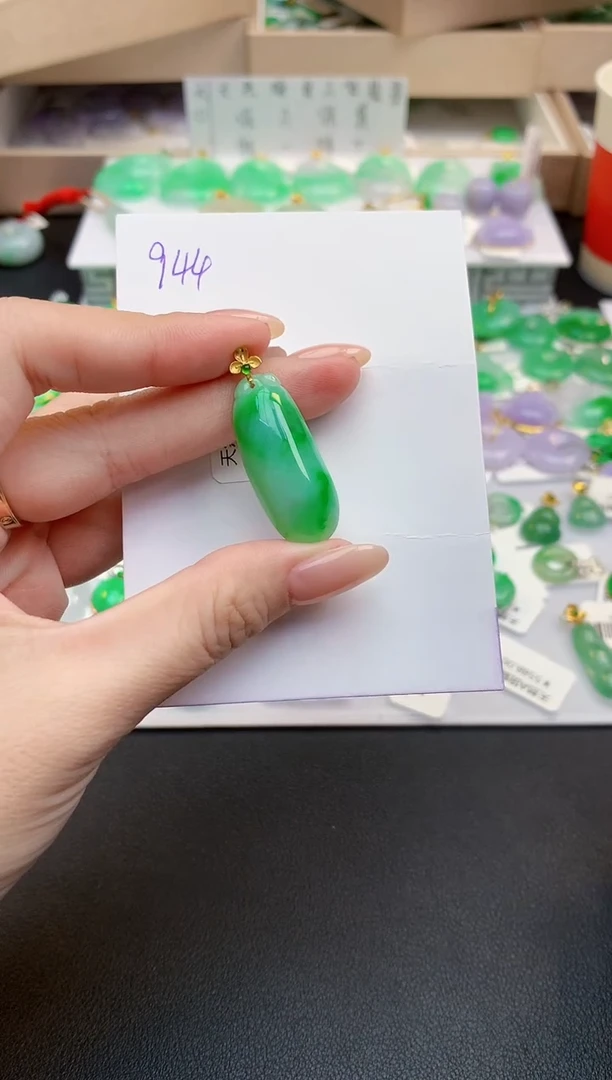 颈饰18K金镶嵌翡翠天然缅甸A货翡翠