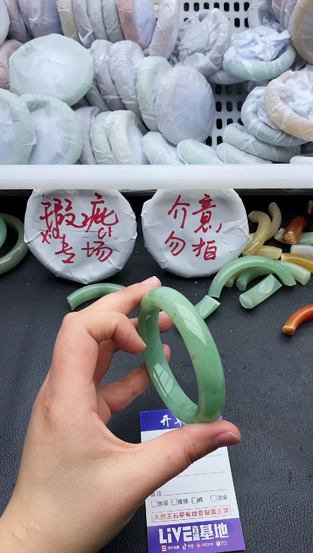 未镶嵌手镯石英质玉瑕疵410+57/58