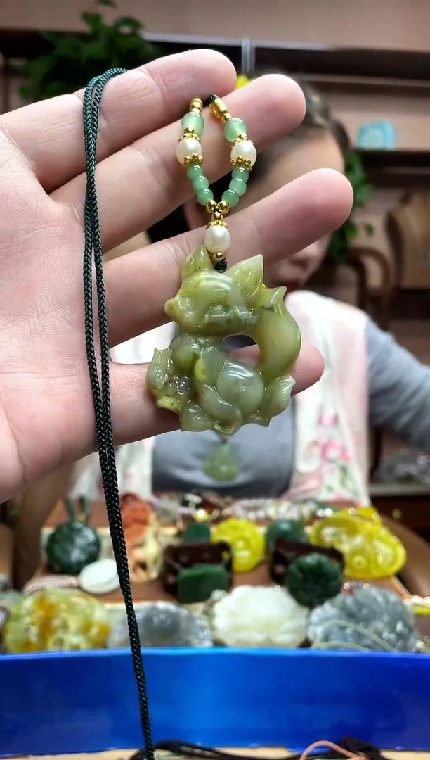 未镶嵌岫玉颈饰·2