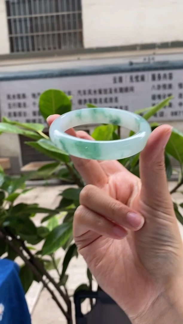 未镶嵌手镯（贵妃镯）翡翠55贵妃