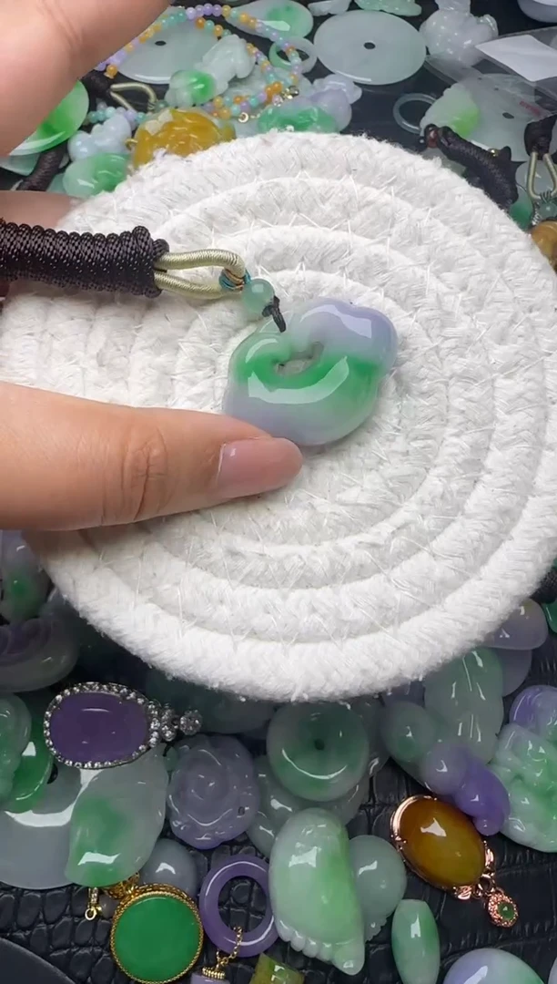 颈饰未镶嵌翡翠缅甸翡翠吊坠