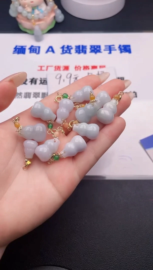 翡翠未镶嵌颈饰多样性发其一