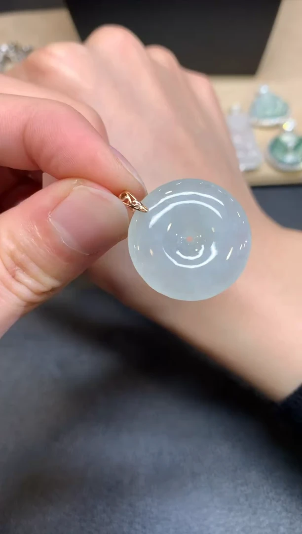 【闪购商品】翡翠颈饰18K金镶嵌平安扣【无服务费】