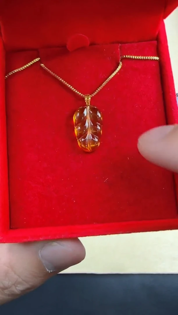 【闪购商品】琥珀裸石未镶嵌吊坠