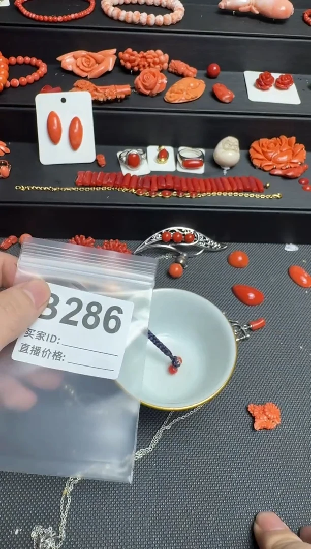 其他W****瑰默认微瑕，看好出手
