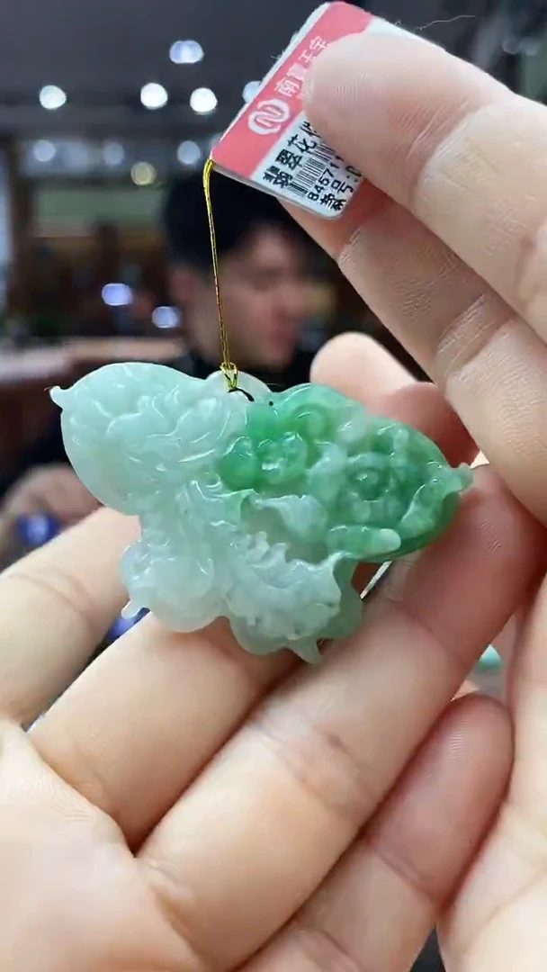 颈饰未镶嵌翡翠蝴蝶