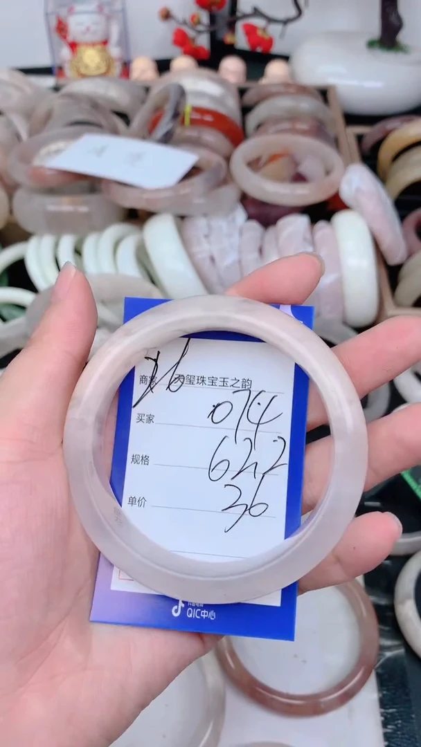 未镶嵌手镯石英质玉074