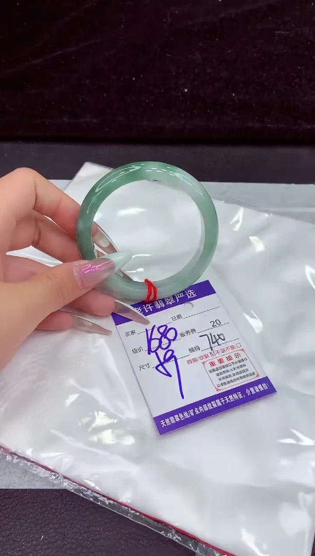 未镶嵌手镯翡翠1