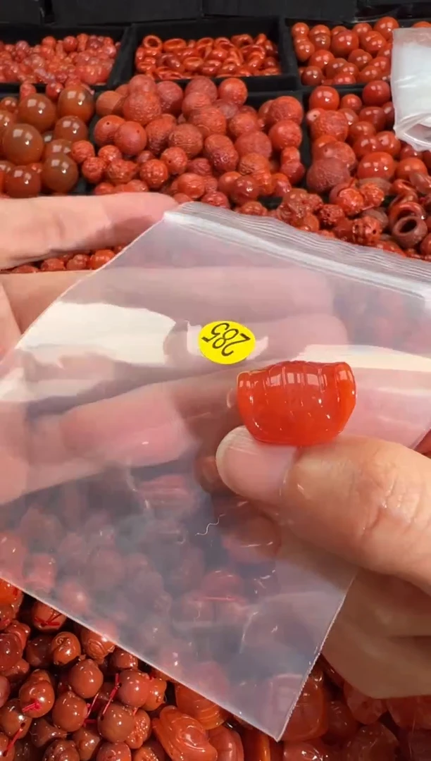 颈饰未镶嵌南红玛瑙1